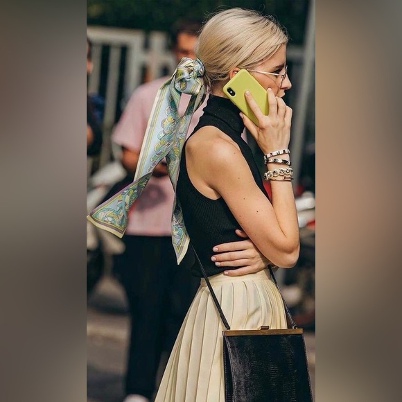 Rare Pierre Balmain Printed Green Silk French square scarf - Picture 10 of 12